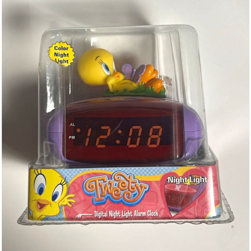 Vintage 2004 Tweety Bird Digital Alarm Clock Color Night Light Looney Tunes NIP